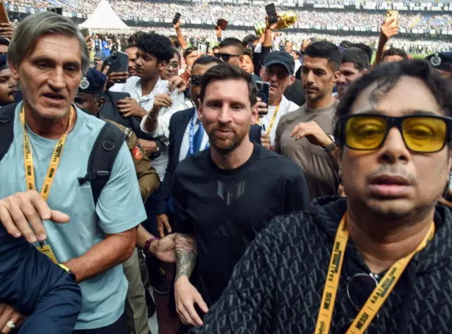 मेस्सीच्या कोलकात्यातील कार्यक्रमात गोंधळ का झालाय? ममता बॅनर्जींनी माफी का मागितली?