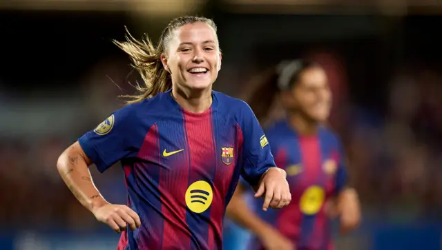 Claudia Pina celebrate scoring for Barcelona against Alhama in Liga F 