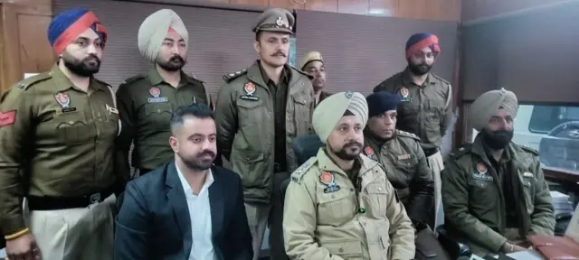 ਪੁਲਿਸ ਅਧਿਕਾਰੀ