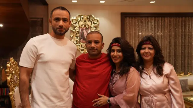 రాధే మా కుమారులు, కోడళ్లు 