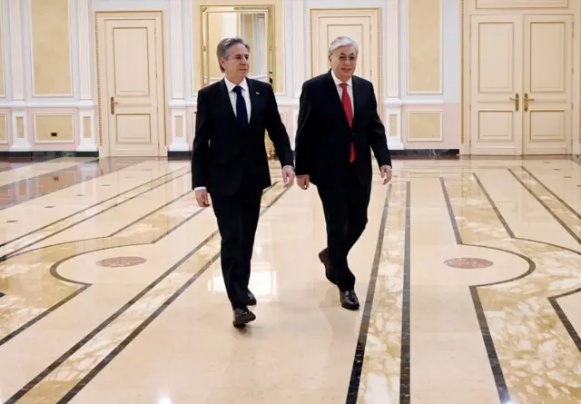 Блинкен казак президенти Касым-Жомарт Токаев менен көзмө-көз жолукту. 