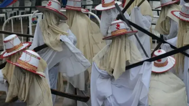 Onírúurú Eyo to wọ aṣọ funfun