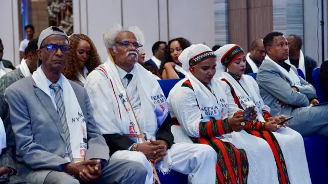 Hirmaattoota qophichaa keessaa