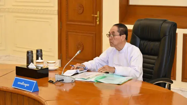 ယာယီသမ္မတဦးမြင့်ဆွေ(ပုံဟောင်း)