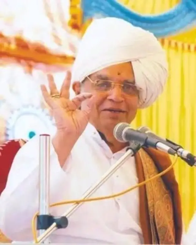 बाबा महाराज सातारकर यांनी संतविचार आणि संवैधानिक मूल्याविचारांच्या आधारे दलित दिंड्यांना समर्थन दिलं होतं आणि कोर्टात साक्ष दिली होती.