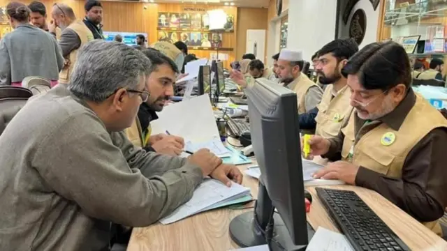 பாகிஸ்தான் தேர்தல்: அதிக இடங்களில் வென்றுள்ள இம்ரான் கான் ஆதரவு வேட்பாளர்கள் முன் இருக்கும் வாய்ப்புகள்