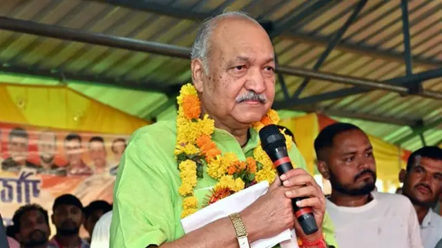 कांग्रेस से यहाँ के उम्मीदवार राज्य के कद्दावर मंत्री और सरकार के प्रवक्ता रवींद्र चौबे हैं.