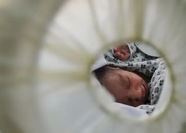 અફઘાનિસ્તાન, સિમેન્ટ પર બાળકને જન્મ, માતા, મહિલા, અધિકારો, બીબીસી, ગુજરાતી