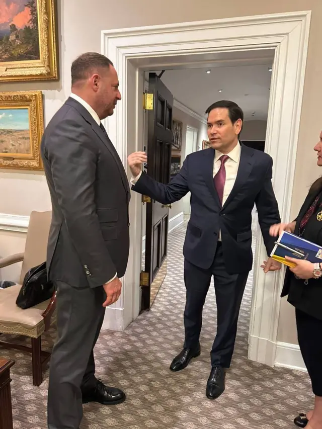 Андрій Єрмак і Рубіо в коридорах Білого дому