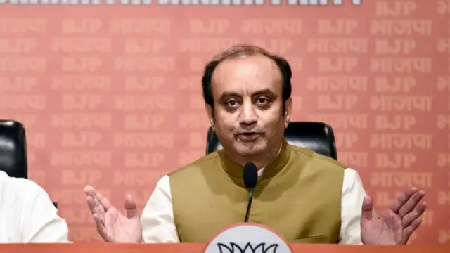 भाजप नेते सुधांशू त्रिवेदी यांनी अरविंद केजरीवाल यांच्या राजीनाम्याच्या घोषणेवर प्रश्न उपस्थित केले आहेत. 