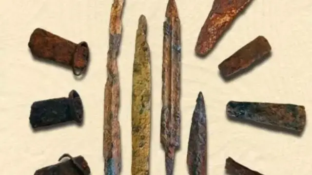 ਪੁਰਾਣੇ ਮਿਲੇ ਔਜਾਰ