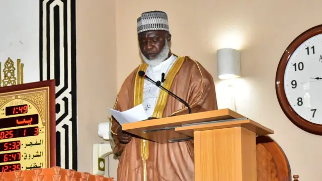 Mgbe Ọkammụta Usman nyere mgbasaozi nke mbụ ya dịka Imam.