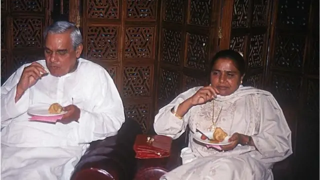 અટલ બિહારી વાજપેયી અને માયાવતી