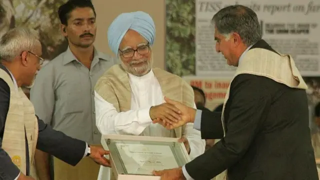 ਰਤਨ ਟਾਟਾ ਅਤੇ ਡਾ.ਮਨਮੋਹਨ ਸਿੰਘ ਇੱਕ ਸਮਾਗਮ ਦੌਰਾਨ