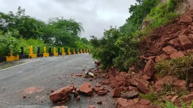 மோன்தா புயல், ஆந்திரா, விசாகப்பட்டினம், யாரடா, நிலச்சரிவுகள் ,