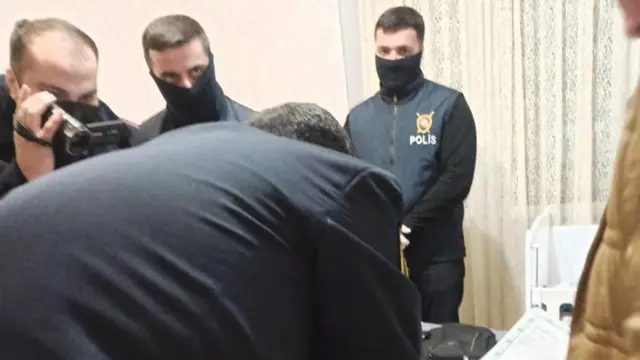 Əziz Orucovun evində axtarış aparılır