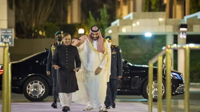 பாகிஸ்தானை கரை சேர்க்குமா சவுதி?