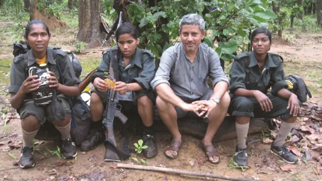 মধ্য ভারতের ছত্তিশগড়ে মাওবাদীদের ডেরায় শুভজিৎ বাগচী
