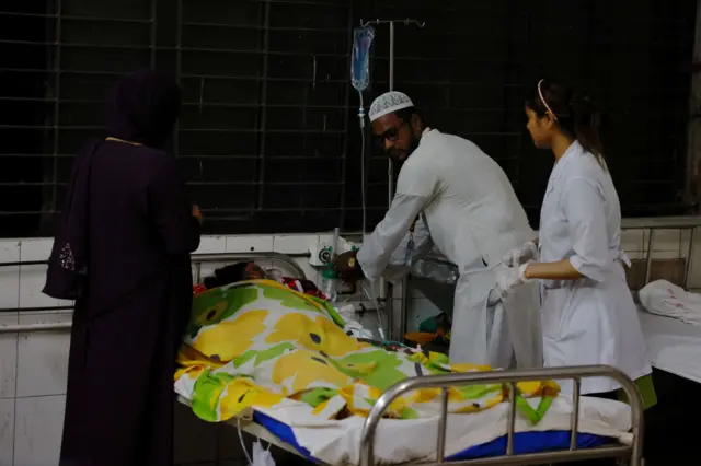 মাইলস্টোন কলেজে বিমান বাহিনীর যুদ্ধ বিমান বিধ্বস্ত হয়ে অন্তত ৩১ জনে মৃ্ত্যু আর দেড় শতাধিক আহত হয়েছে, যাদের বেশিরভাগ শিশু