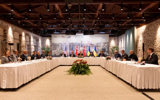 Ukrayna, Türkiye ve ABD heyetleri, İstanbul'da ilk görüşme için bir araya geldi