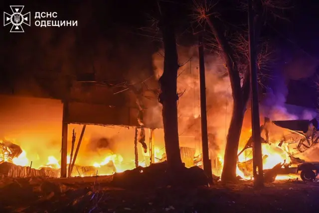 Пожар в Одессе, возникший в результате массированной атаки дронов