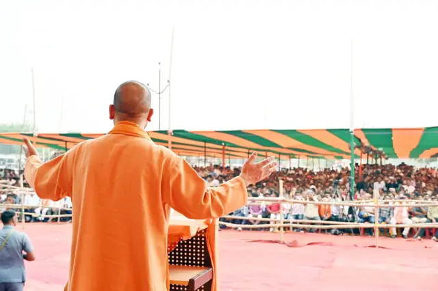 उत्तर प्रदेशचे मुख्यमंत्री योगी आदित्यनाथ यांनी 'बटेंगे तो कटेंगे' हा नारा दिला आहे.