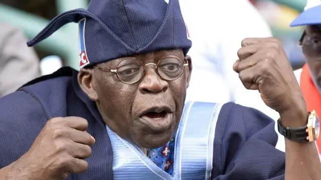 Tinubu ebe ọ nọ n'ọgbakọ ndị otu ya bụ APC na ntuliaka nke afọ 2015