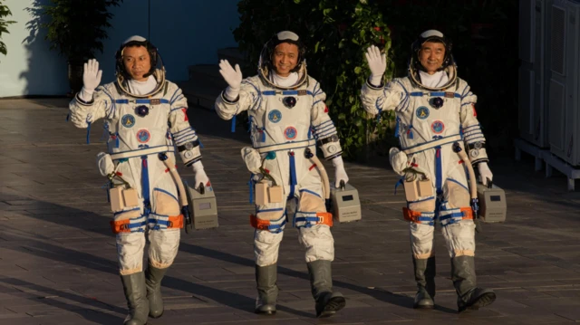 चीन के अंतरिक्ष यात्री