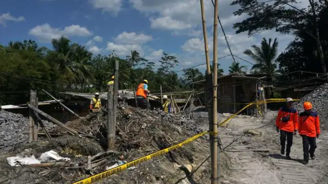 Basarnas Sebut Delapan Penambang Yang Terjebak Di Lubang Banyumas ...