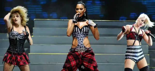 Ashley Roberts, Nicole Scherzinger i Kimberly Wyatt z The Pussycat Dolls podczas występu w Manili 11 czerwca 2009 roku