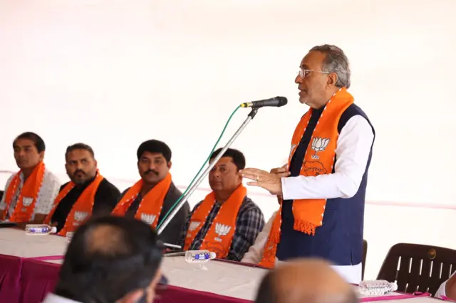 ગુજરાત પેટાચૂંટણી કૉંગ્રેસ ભાજપ બીબીસી ગુજરાતી 