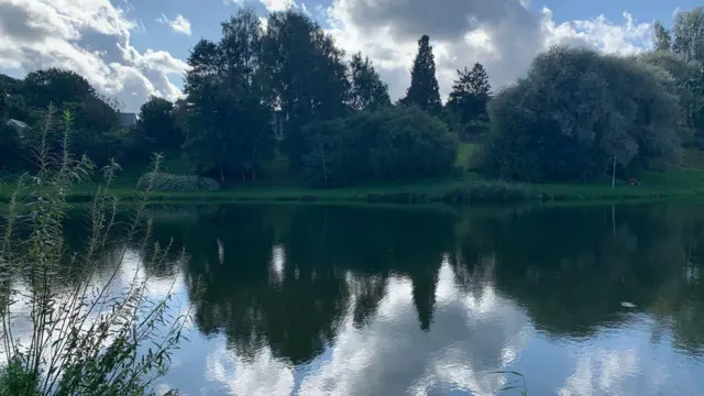 jezero u mestu durbe, durbe