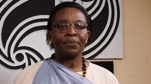 Victoire Ingabire ati: "umuntu si urushinge ngo araburira mu byatsi"