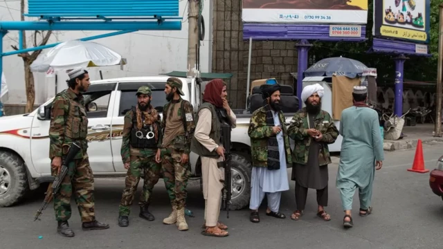 Các chiến binh Taliban tại một chốt chặn ở thủ đô Kabul, tháng 9/2022 