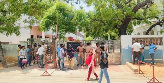 நெல்லை , அரிவாள் வெட்டு, பள்ளி மாணவர்கள், தனியார் பள்ளி, பென்சில்