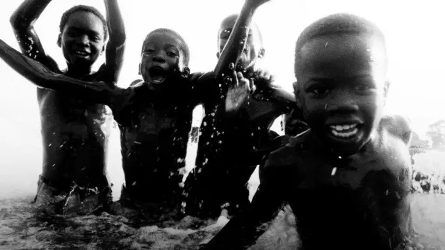 دختران موج سوار غنایی