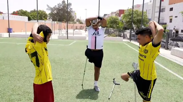 Aziz Ikirri et ses coéquipiers