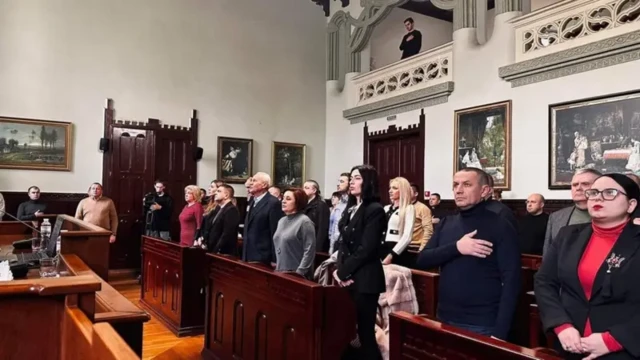 Кілька міських рад виступпало проти заборони на виїзд своїх колег-жінок, серед них і Мукачівська міськрада 