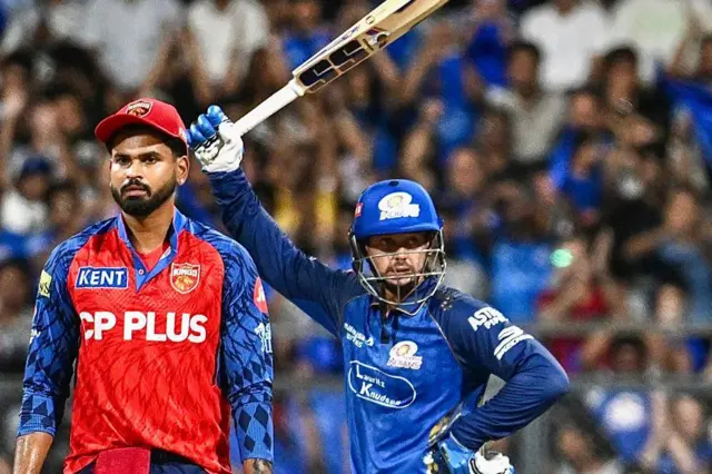 क्विंटन डि कॉक ने नाबाद शतक (112 रन) बनाए.