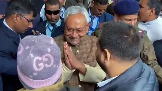 बीते दिनों नीतीश और लालू के बीच हुई मुलाक़ात ने बिहार में नई सियासी अटकलों के जन्म दे दिया.