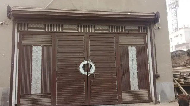 घटना के बाद हॉस्टल को सील कर दिया गया है