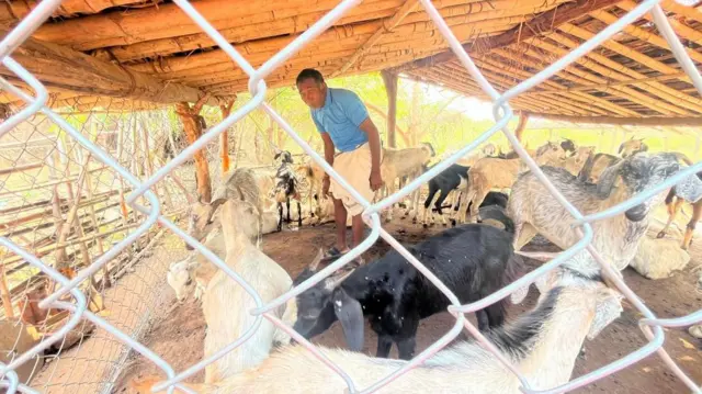 22 ఏళ్లపాటు తమిళనాడులో వెట్టిచాకిరీలో మగ్గిపోయిన కోనేరు అప్పారావు అలియాస్ కొండగొరి సుక్కయ్య పార్వతీపురం మన్యం జిల్లాలో తన ఇంటికి చేరుకున్నారు.