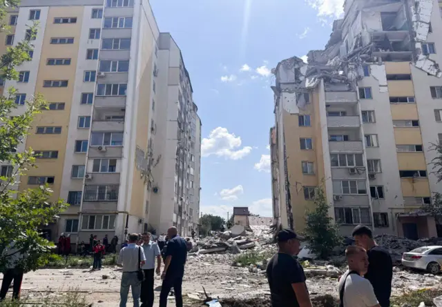  Саратов. Жилой 10-этажный многоквартирный дом, поврежденный в результате взрыва.