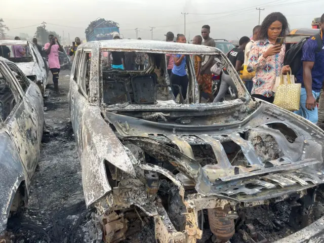 Pipo just dey waka pass di burnt cars 