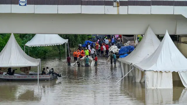 వరద టెంట్లు