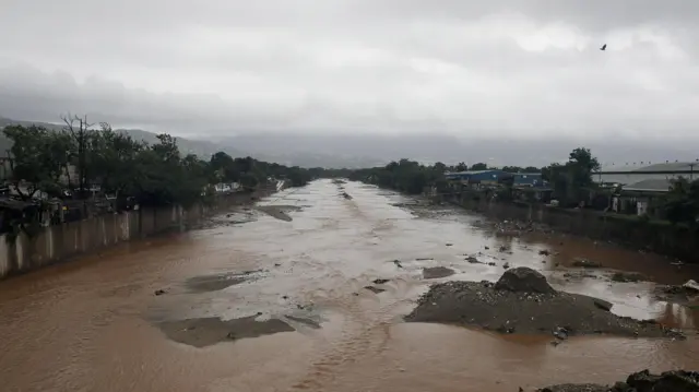 Uragan je pokrenuo klizišta i poplave širom Jamajke