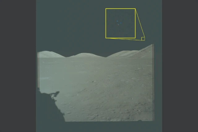 Ay’a gerçekleştirilen Apollo 17 görevine ait arşiv görüntüsü. Sarı kutu, orijinal fotoğraftan büyütülmüş bir alanı göstermekte olup Ay yüzeyinin üzerinde görülen üç ışık noktasını içeriyor. NASA-UAP-VM6, Apollo 17, 1972
