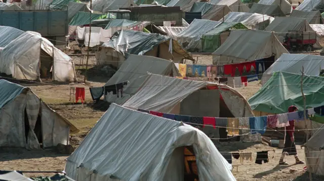 Лагерь для беженцев из Карабаха в 1994 году