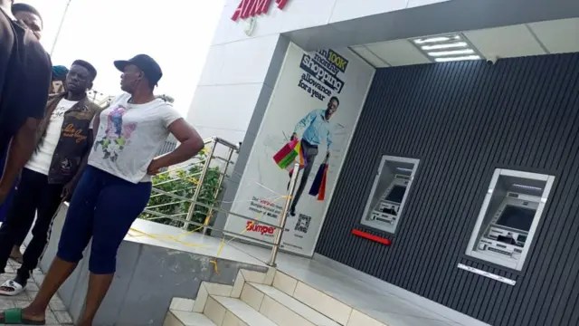 Ndị chọrọ ịdọrọ ego n'ATM