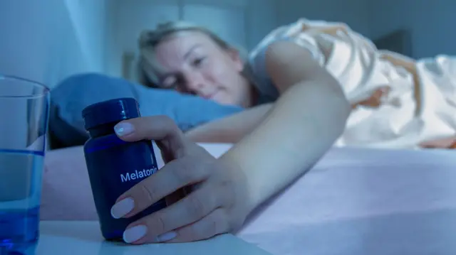 தூக்கத்தை மேம்படுத்தும் பொருட்கள் குறித்து மேலும் ஆய்வுகள் தேவை என்று கேட் லெடர்லே கூறுகிறார்